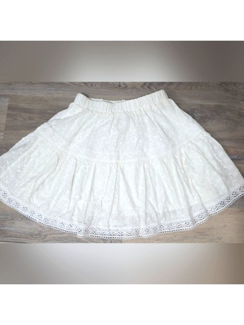 Strut & Bolt White Eyelet Lace Skirt Size Small - NWT